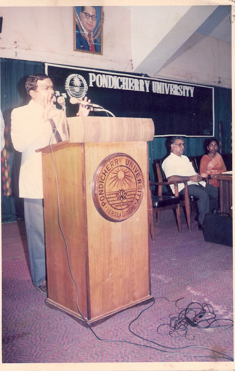 ADDRESSING POST GRADUATEBSTUDENTS ATPONDICHERRY UNIVERSITY