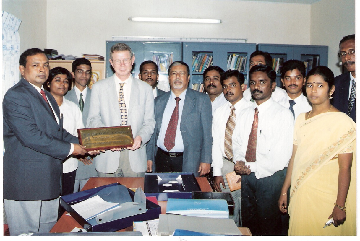 CAMBRIDGE INTERNATIONAL ASSOCITE PARTNER SHIP MEMENTO GIVEN BY DR. FRED BURKF REGIONAL DIRECTOR ASIA